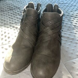 Grey detailed, heeled boots